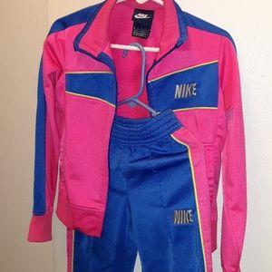 Like New!! Kids Nike Track Suit. Super Cute!